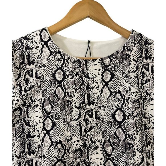 FOREVER 21 Crop Top Blouse Short Sleeve Snake Print Size Medium NWOT - Picture 3 of 8